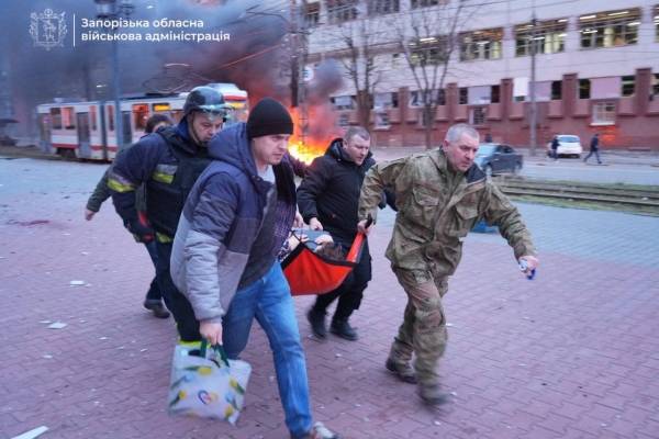Росіяни завдали авіаудару по Запоріжжю: багато загиблих і поранених (фото, відео) - INFBusiness