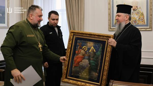 Буданов передав митрополиту Епіфанію ікону «Свята Трійця» XIX століття, яка вважалася втраченою - INFBusiness