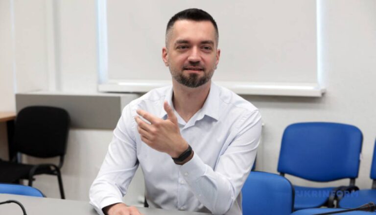 Кожен проект культурної дипломатії має містити освітній елемент – Шейко 26.04.2025 17:16 Укрінформ Генеральний директор Українського інституту Володимир Шейко зазначив, що кожна ініціатива культурної дипломатії має містити освітній компонент, щоб подолати прогалини в розумінні України. Кожен проект культурної дипломатії має містити освітній елемент – Шейко - INFBusiness