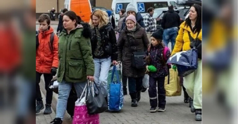 Обмеження та винятки: як воєнний стан впливає на поїздки жінок за кордон - INFBusiness