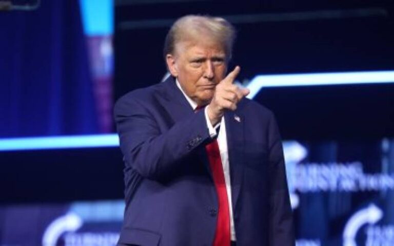 Держсекретар США Марко Рубіо заявив, що президент Дональд Трамп не відкидає варіант посилення тиску на Росію за допомогою санкцій, хоча вважає за краще не поспішати з цим заходом. Трамп оцінив ймовірність посилення санкцій проти Росії - INFBusiness