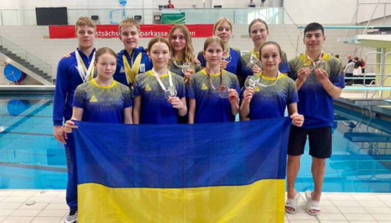 28.04.2025 о 08:43 молодіжна збірна України зі стрибків у воду тріумфувала на міжнародному турнірі в Дрездені, повідомляє Укрінформ. У Дрездені, Німеччина, завершилася XII Міжнародна молодіжна зустріч зі стрибків у воду, найбільша глобальна подія зі стрибків у воду після Чемпіонату світу серед молоді. Молодіжна збірна України зі стрибків у воду виграла міжнародний турнір у Дрездені - INFBusiness