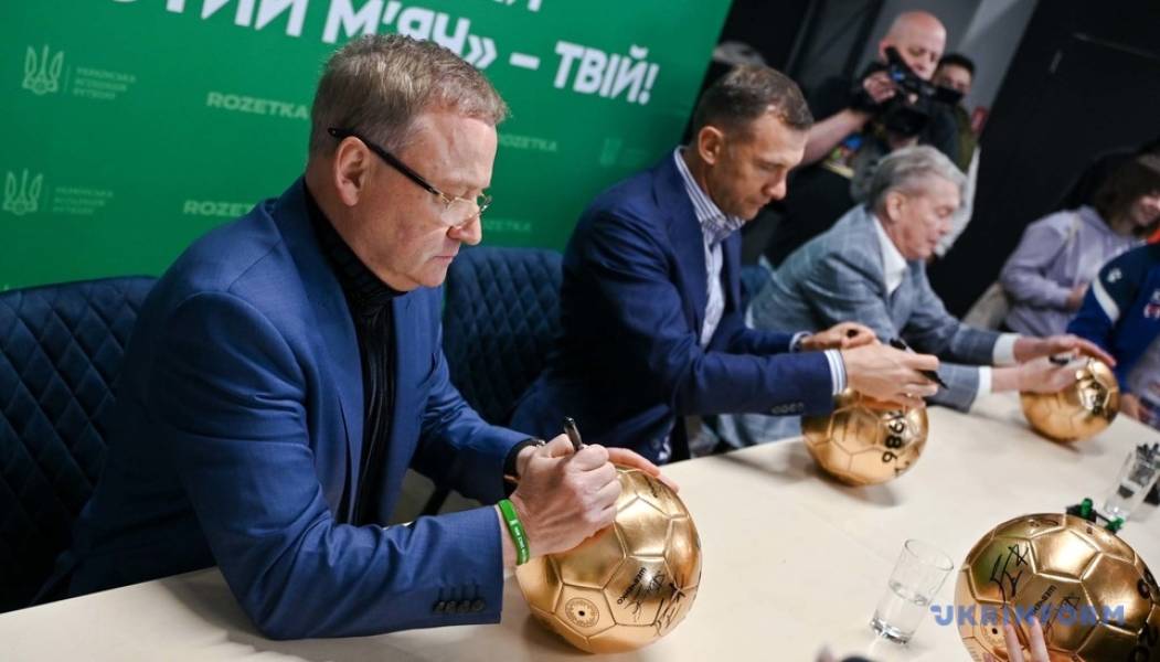 Три Золоті м'ячі, виграні українськими футболістами, привезли до Львова - INFBusiness