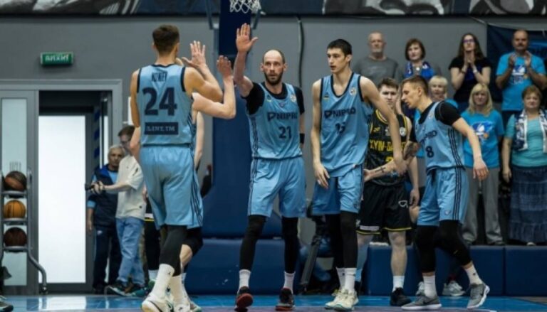 «Дніпро» виборов титул чемпіона України з баскетболу сезону 2024/25 03.05.2025 15:24 Укрінформ У чемпіонаті України з баскетболу серед чоловічих команд Суперліги встановлено чемпіона сезону 2024/25. «Дніпро» – чемпіон України з баскетболу сезону 2024/25 - INFBusiness