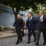 Зеленський провів екскурсію центром Києва для Макрона та Стармера - INFBusiness