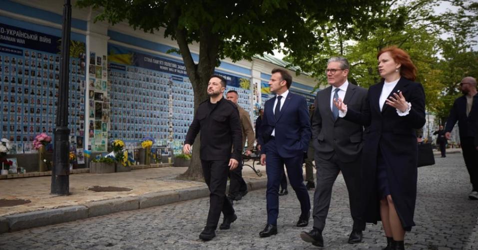 Зеленський провів екскурсію центром Києва для Макрона та Стармера - INFBusiness