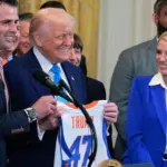 Подарунки для Трампа: «літаючий палац», самурайський шолом і пейджер – завжди золотого кольору - INFBusiness
