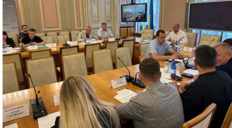 6 травня Комітет Верховної Ради з питань аграрної та земельної політики рекомендував законодавцям розглянути дві законодавчі пропозиції. Законопроекти про землю та рибальство, прийняті Комітетом з питань сільського господарства - INFBusiness