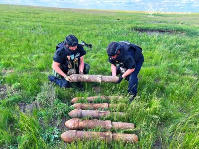 У Кропивницькому районі сапери знищили шість фугасних ракетних мін (ФОТО) - INFBusiness