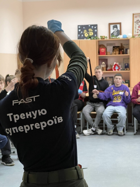 Фонд Favbet та FAST навчають рятувати життя: новий етап навчання учнів спортивного ліцею - INFBusiness