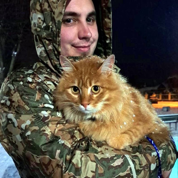 «Лікарі зробили все можливе, щоб врятувати йому зір і хоча б одну ногу»: історія десантника, який піднявся до підніжжя Говерли на протезах заради кохання - INFBusiness