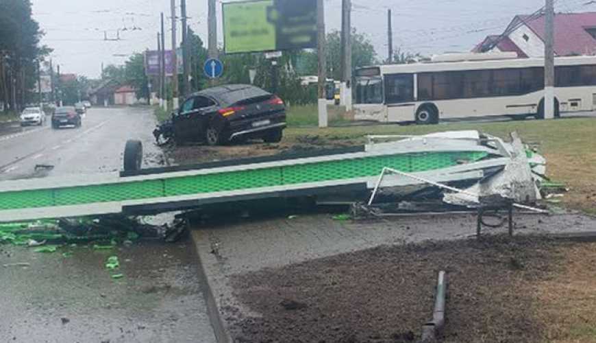Нехтування правилами безпеки призвело до дорожньо-транспортної пригоди у Кропивницькому (ФОТО) - INFBusiness