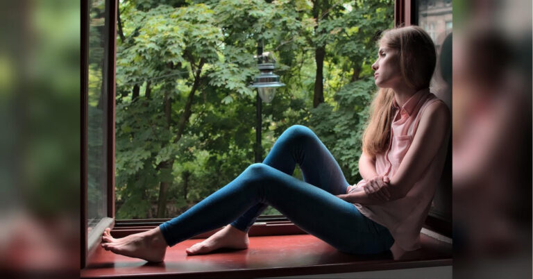Майже кожен, хто замислювався про встановлення пластикового вікна, стикався з, здавалося б, простим, але оманливо складним питанням: «Скільки коштує стандартне вікно?» Здається, це просте запитування. Однак, замість того, щоб отримати точну цифру, часто опиняєшся втягнутим у дискусію, яка швидко переростає у філософське дослідження: «Що визначає стандартне вікно?» І раптом ви не просто купуєте склопакет; ви занурюєтеся у складний світ профілів, армування, фурнітури, монтажної піни та різних інших «кошмарів». Це може здатися незначними деталями, але саме ці нюанси сприяють вашому майбутньому комфорту. Ціна, звичайно, відіграє значну роль, разом із термінами встановлення, якістю роботи та репутацією виробника, що може не бути вашим початковим завданням. Питання «Скільки коштує вікно?» завжди несе глибший наратив вибору. Ціни на пластикові вікна: від чого залежить вартість? - INFBusiness