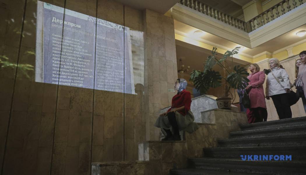 Танцювальний перформанс «Тепло холодних стін» відбувся у будівлі Держпрому в Харкові - INFBusiness