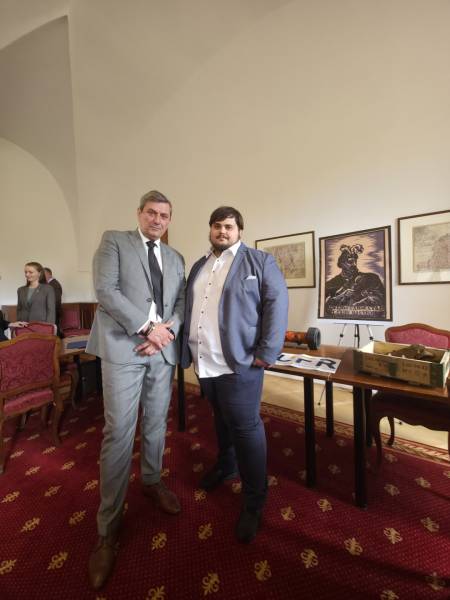 У Празі в Сенаті відкрилася виставка з нагоди сторіччя Українського музею - INFBusiness
