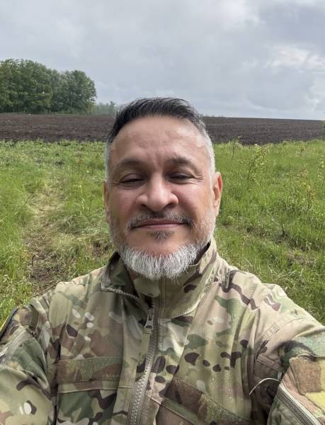 Гектор Хіменес-Браво показав, як проходить військова підготовка в полку Ахіллес - INFBusiness
