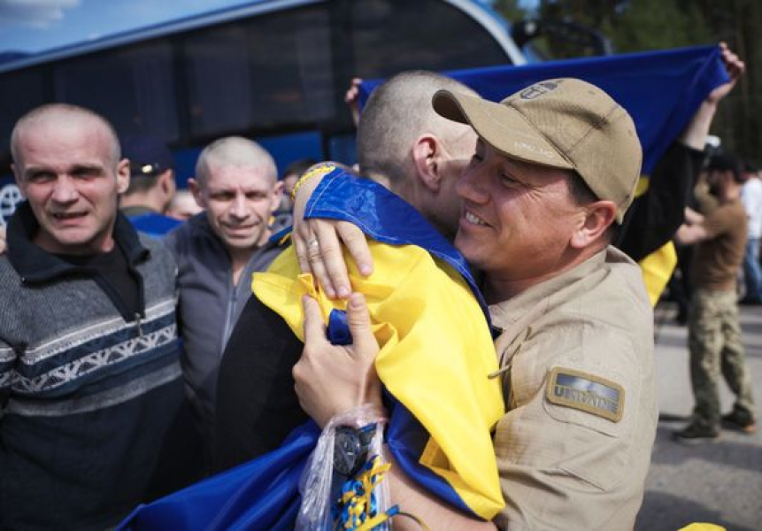 «Ми повертаємо наших людей»: Україна та Росія провели перший етап масштабного обміну полоненими - INFBusiness