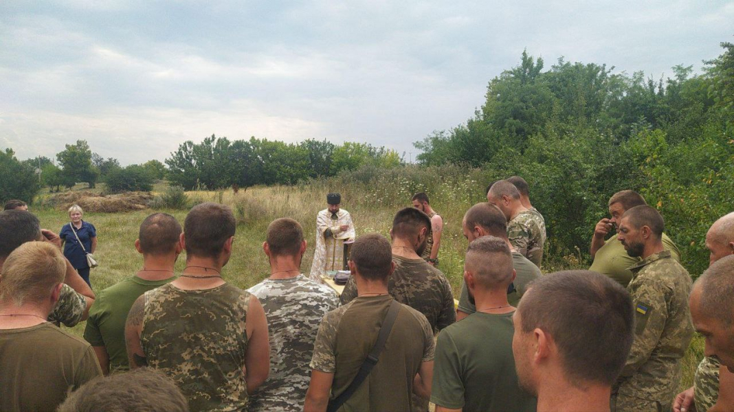 Дорогі джипи та пікапи замість нової церкви: священик з Полтавської області став військовим добровольцем - INFBusiness