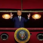 Аплодували та свистіли: поява Трампа в театрі викликала неоднозначну реакцію - INFBusiness