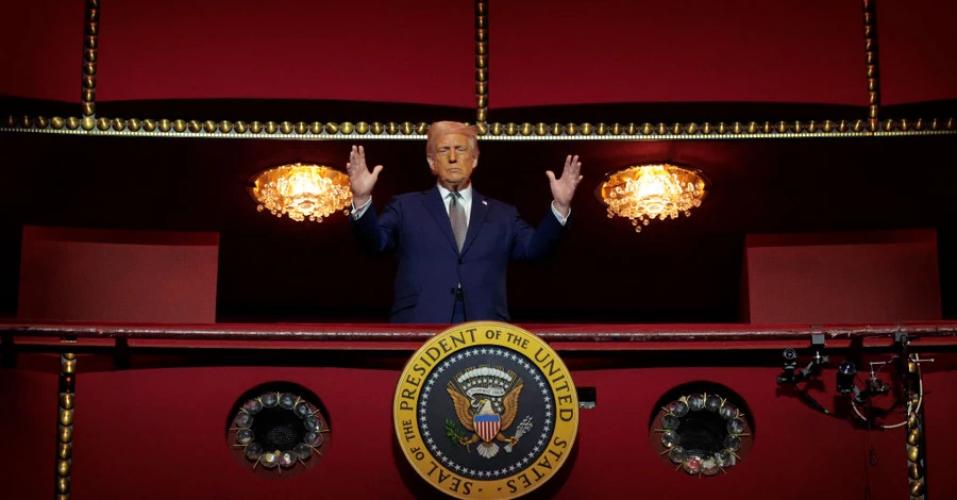 Аплодували та свистіли: поява Трампа в театрі викликала неоднозначну реакцію - INFBusiness