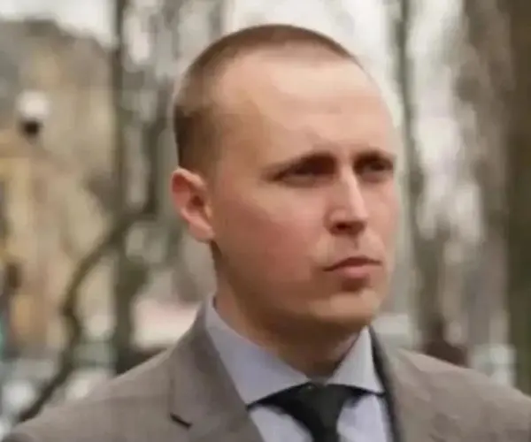 Керівник детективного підрозділу НАБУ та кандидат на посаду директора БЮРО Скомаров приховував російське громадянство свого батька, який має бізнес у ЛНР, – ЗМІ