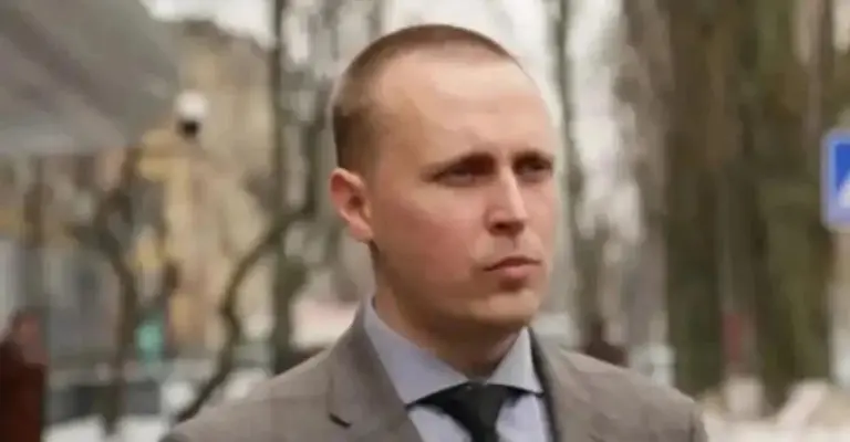 Керівник детективного підрозділу НАБУ та кандидат на посаду директора БЮРО Скомаров приховував російське громадянство свого батька, який має бізнес у ЛНР, – ЗМІ - INFBusiness