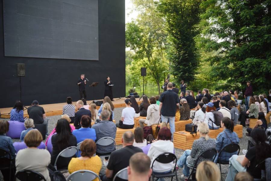 Під час поетичного вечора Жадана для бригади «Хартія» було зібрано 500 000 ₴ - INFBusiness