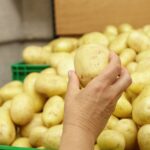 Молода картопля в Україні здорожчала - скільки коштує картопля - ціни на продукти харчування в Україні - INFBusiness