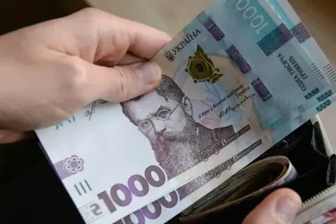 В Україні прожитковий мінімум слугує основним показником для визначення рівня соціальних виплат, пенсій, аліментів та податків. Тому розуміння його значення на 2025 рік є надзвичайно важливим. Прожитковий мінімум в Україні: чому його не підвищили у 2025 році