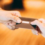 Українцям за кордоном погрожують блокуванням карток – борги за комунальні послуги - INFBusiness
