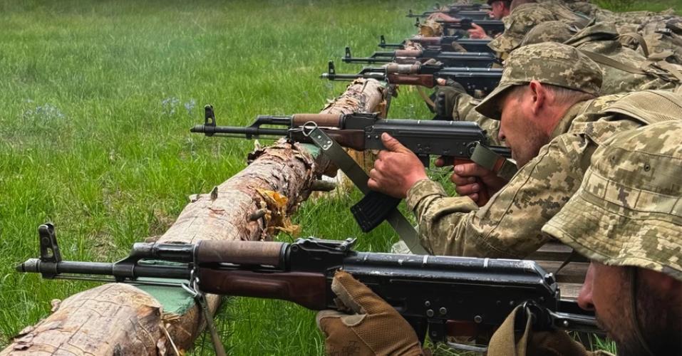 Військовий експерт Олександр Коваленко: Ворог наступає, але загрози окупації Сум та Дніпра немає - INFBusiness