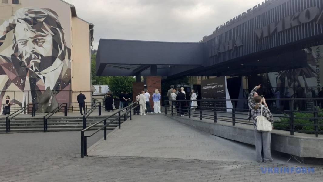У Чернівцях відбулася національна прем'єра фільму "Перший ряд" - INFBusiness