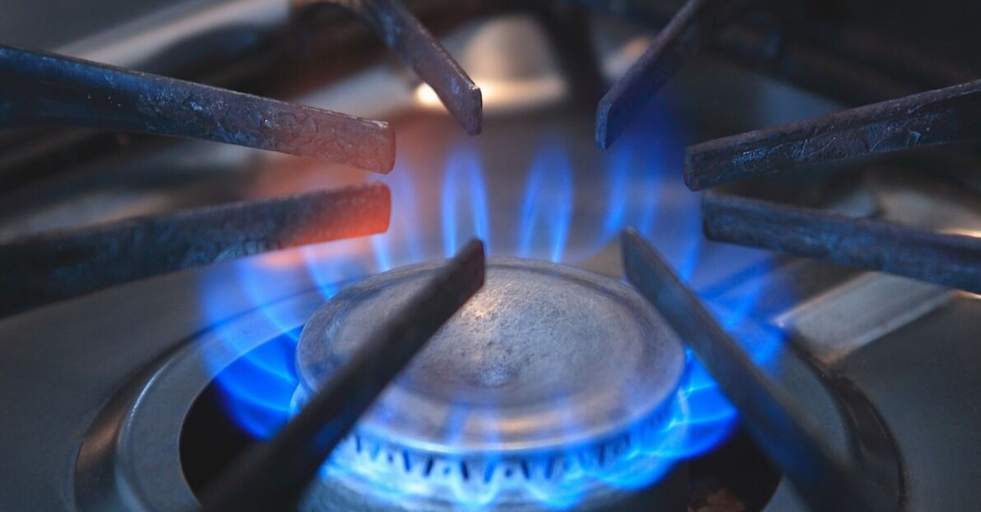 Значна більшість українців, приблизно 98% споживачів газу, отримують газ від Нафтогазу та мають можливість зменшити свої витрати. Щоб скористатися знижкою, платежі за газ мають бути здійснені до 15 числа кожного місяця. Знижений газ: як клієнти Нафтогазу можуть заощадити на природному газі в червні