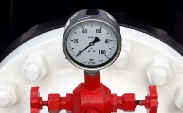 Автор світлини, Getty Images кран на нафтопроводі