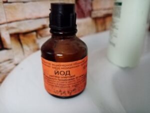 Чому йод та зеленка мають бути в аптечці кожного дачника: які 5 проблем вони вирішують на раз-два