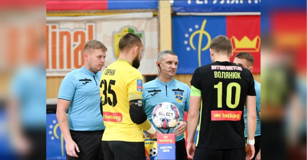 Шостий етап Екстра-ліги з футзалу презентував фанатам справжнє дійство голів і запеклої конкуренції. Найсильніші колективи країни продовжують змагання за чемпіонський трофей, показуючи видатний рівень і волю на майданчику. Betking Екстра-ліга: феєрія голів, напружені поєдинки та несподіванки шостого туру. - INFBusiness