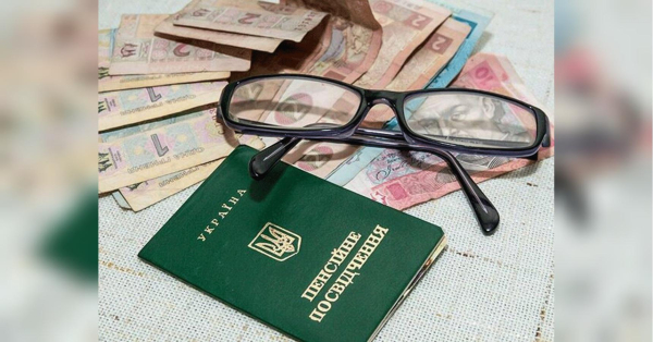 У 2025 році на пенсійне забезпечення зможуть розраховувати українські громадяни, котрим виповниться 60 років, за умови наявності не менше ніж 32 роки страхового стажу. Також у проєкті кошторису передбачено декілька «вікових» доплат, найвідоміша з яких становить 944,40 гривень. Пенсійні доплати зростуть: кому додадуть майже 2600 грн - INFBusiness