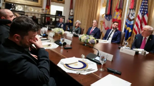 Автор фото, Reuters Зеленський на зустрічі з Трампом у Білому домі