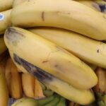 Як використовувати бананову шкірку з розумом: чому просто закопати небезпечно, а зробити настій геніально - INFBusiness