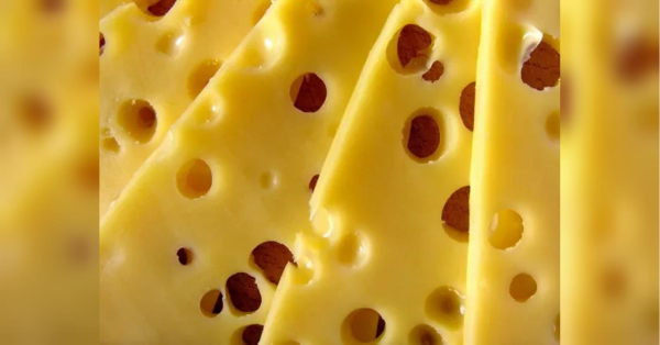 На вітринах крамниць разом із добротним сиром нерідко трапляються сирні вироби, що мають обмаль корисних властивостей та максимум замінників, зокрема пальмову олію. Споживання таких виробів може бути марним і навіть небезпечним, повідомляє УНІАН. Як розпізнати якісний сир серед фальсифікату прямо в крамниці: корисні підказки - INFBusiness