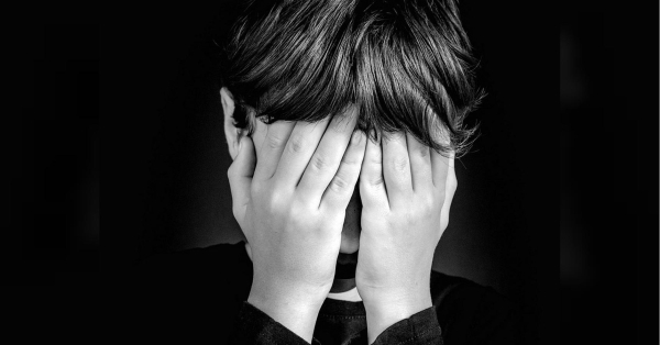 З приходом холодних місяців російські окупанти посилили атаки на життєво важливу інфраструктуру, націлюючись і на об'єкти енергетики. В регіонах запроваджують екстрені та планові вимкнення електроенергії. Проте, навіть в таких умовах люди не припиняють працювати, читати і вчитися. А недостатнє освітлення — додаткове випробування для зору. Збережіть зір у пітьмі: поради медиків для українців під час блекаутів. - INFBusiness
