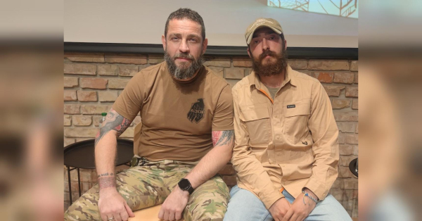 На заході у Києві з приводу виходу книги «Оленівка. Злочин. Пам’ять. Порушена система» ми поспілкувалися з двома колишніми в’язнями, воїнами загону «Азов» Олександром Гришиним («Авокадо») і Дмитром Тищенком. Їм разом з деякими іншими товаришами по службі пощастило врятуватися під час вибуху, здійсненого окупантами в ніч на 29 липня 2022 року в «бараці 200» в Оленівській тюрмі. Всі інші бійці, що знаходились в цій частині будівлі, померли. "Ти з "Азову", отже, страждай": українському бранцю війни, дивом врятованому з Оленівки, лікарі в захопленому Донецьку провели хірургічне втручання без знеболення. - INFBusiness