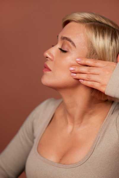 Декілька років тому резекція тілець Біша була одним з найбільш популярних і обговорюваних трендів - все завдяки ефектним результатам "до/після", які швидко стали вірусними в соціальних мережах. Саме вони зробили дану процедуру символом "модного обличчя" з виразними вилицями і запалими щоками. Як альтернатива видаленню грудок Біша: безпечні та дієві методи - INFBusiness