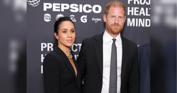 Меган Маркл починає збирати врожай своїх зусиль. Нещодавно вона та принц Гаррі потрапили на перші шпальти газет, завітавши на благодійний вечір Project Healthy Minds у Нью-Йорку, щоб отримати премію "Гуманітарії року" на знак пошани їх всесвітньої підтримки ментального здоров'я. Безумовно, герцог і герцогиня Сассекські привернули до себе велику увагу, зокрема проходячи червоною доріжкою в ідентичних елегантних чорних вбраннях, пише видання Royal-insider. Меган і незалежність, Гаррі та зневага: що розкриває "мова тіла" про таємниці королівського подружжя - INFBusiness