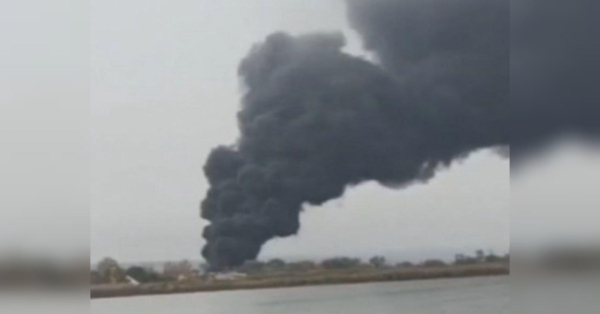 ```html Українські безпілотники атакували нафтосховище на Ростовщині (знімки, запис) - INFBusiness
