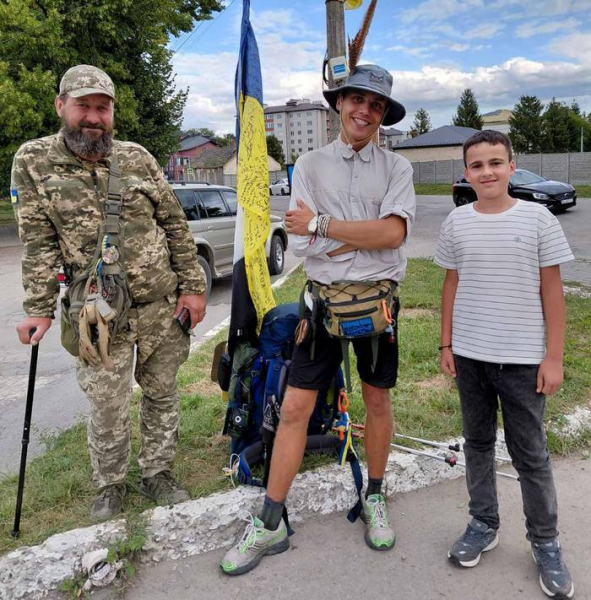 Вражали малюки, що жертвували особисті 10-20 гривень на підтримку армії: дніпрянин здолав пішки дві тисячі кілометрів Україною. - INFBusiness