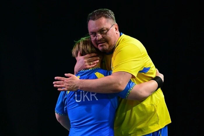 З 2023 року діє розпорядження Мінмолодьспорту, яке унеможливлює участь українців у турнірах, де росіяни та білоруси виступають під власними знаменами Українські пауерліфтери з інвалідністю не змагатимуться на Паралімпійських іграх 2028 через оголошений протест. - INFBusiness