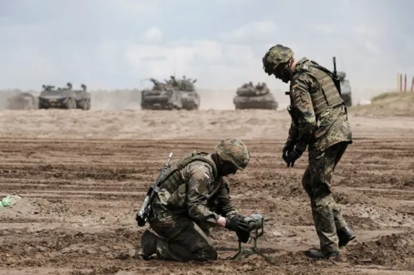 Військовослужбовці німецької армії беруть участь у навчальному етапі навчань Griffin Storm на полігоні імені генерала Сильвестраса Жукаускаса в Пабраде, Литва, 26 червня 2023 року.