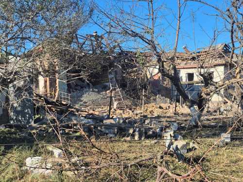 У Знам’янці йдуть роботи з усунення результатів ворожого дронового нападу. У Знам'янці усувають збитки після удару ворожих дронів (Знімки) - INFBusiness