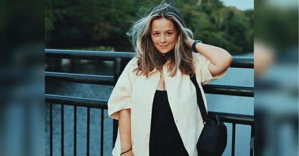 Традиційно у першу неділю жовтня святкується День освітянина. У цей день висловлюють пошану педагогам, котрі навчають дітей та сприяють їм в отриманні важливих знань. Час рухається вперед, і сьогодні багато вчителів не тільки викладають шкільні дисципліни, а й створюють корисний та практичний контент. Він дає змогу дітям засвоювати матеріал у форматі коротких відеороликів. Викладач німецької мови та блогерка Наталія Ковальчук є автором навчального контенту в TikTok (більше 110 тис. фоловерів), Instagram (понад 70 тис.) і YouTube (15 тис.+). Педагог поділилася досвідом праці в інклюзивних класах і розповіла про наміри перетворити соцмережі на всесвітню платформу для доступного навчання. "Кожне важке питання ділю на прості етапи": викладачка-блогерка про актуальні проблеми педагогів та протидію цькуванню - INFBusiness